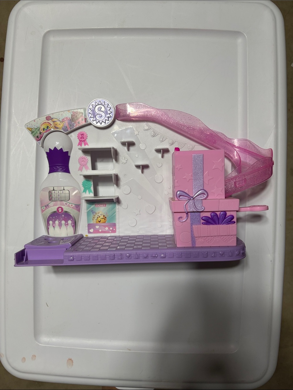 Shopkins Pink & Purple Playset Gift Station - Toy